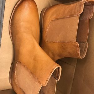 Frye Chelsea Boots *NEW*